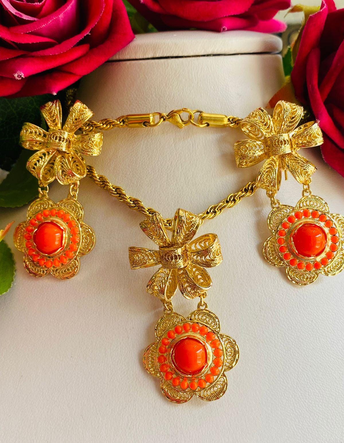 JF7312 Coordinados Dije y Aretes Oro Laminado, Cadena Acero Inoxidable Naranja