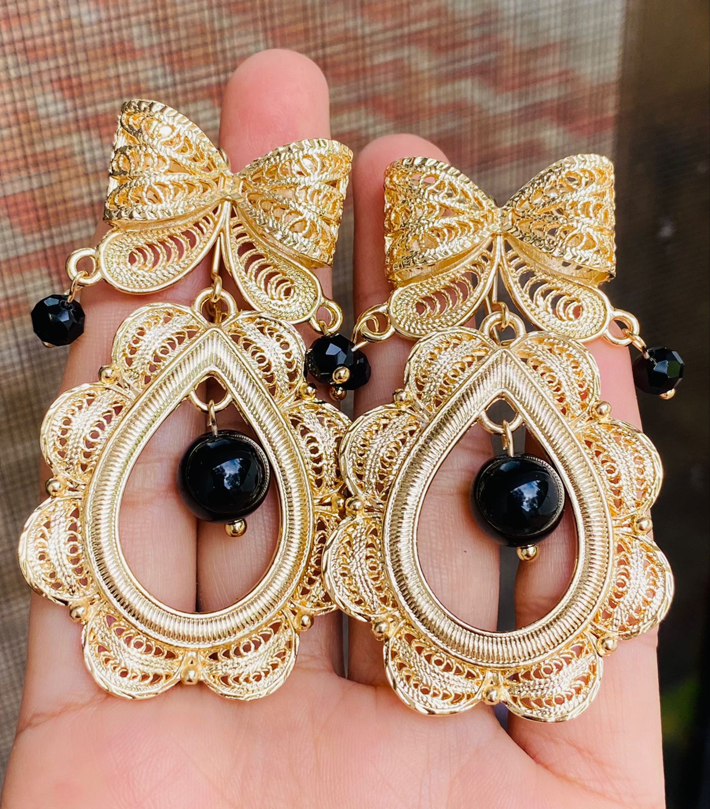 AF9169 Arete Negro Oro Laminado